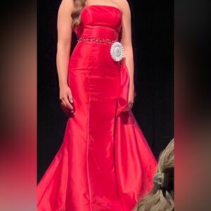 Elegant Red Strapless Prom Dress